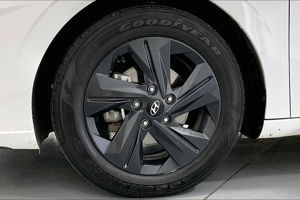 Used 2022 Hyundai Elantra Blue FWD image 11