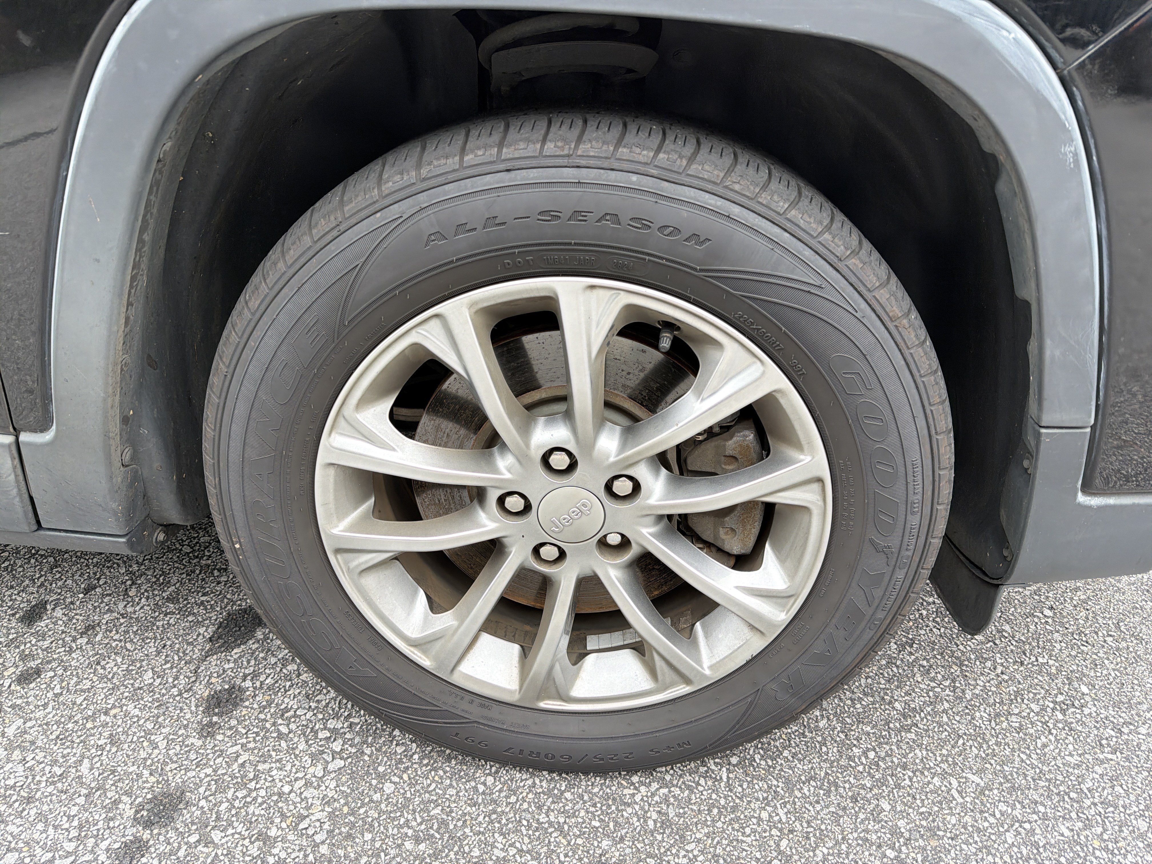 Used 2019 Jeep Cherokee Latitude Plus FWD image 9