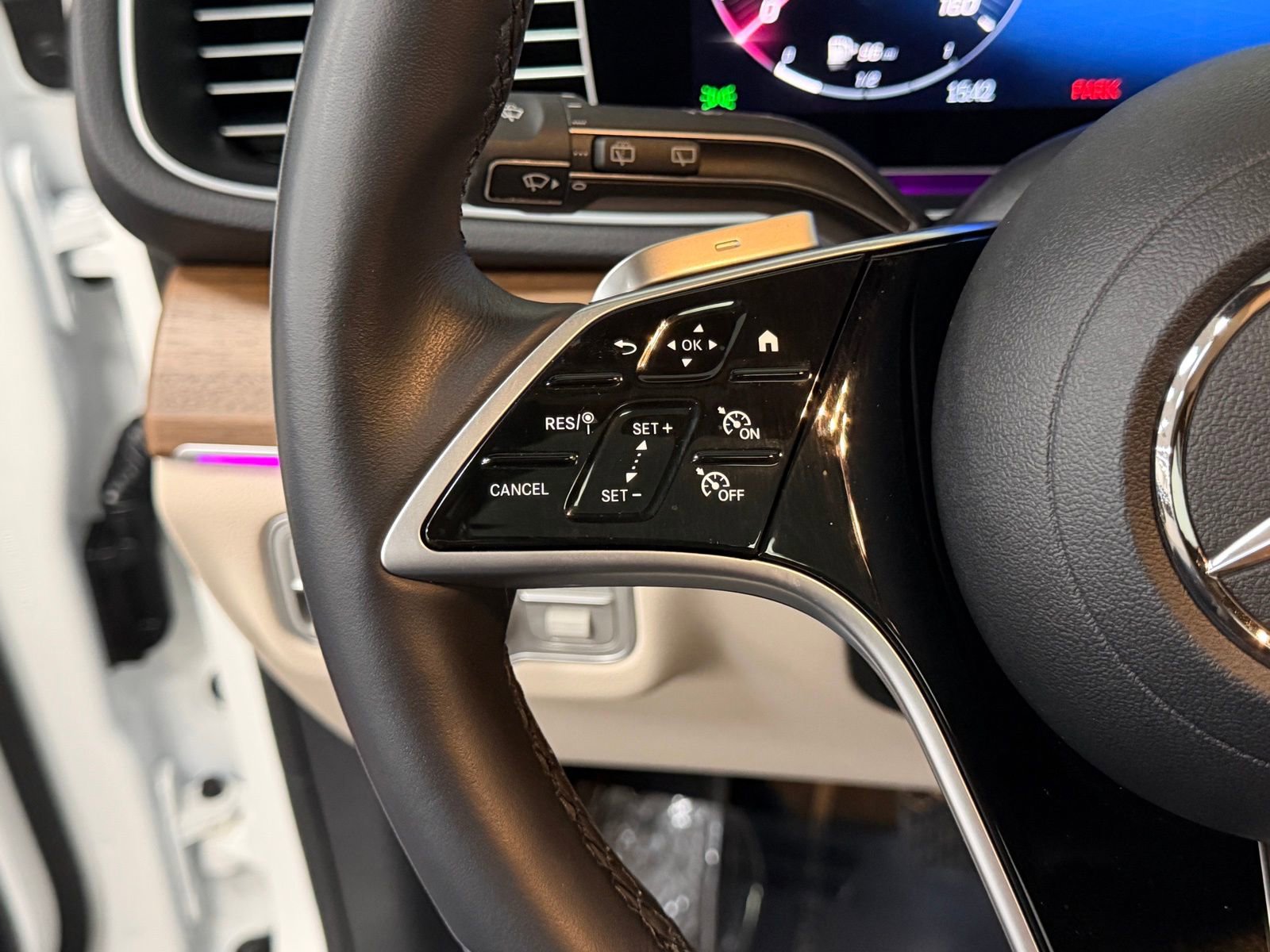 Certified 2025 Mercedes-Benz GLE 350 4MATIC image 28