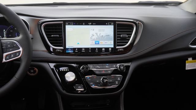 New 2026 Chrysler Pacifica Pinnacle FWD image 17