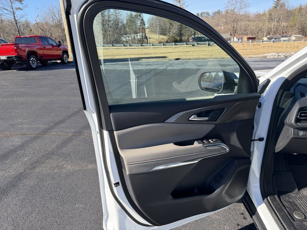 New 2026 Chevrolet Traverse LT w/ Driver Confidence Package image 24