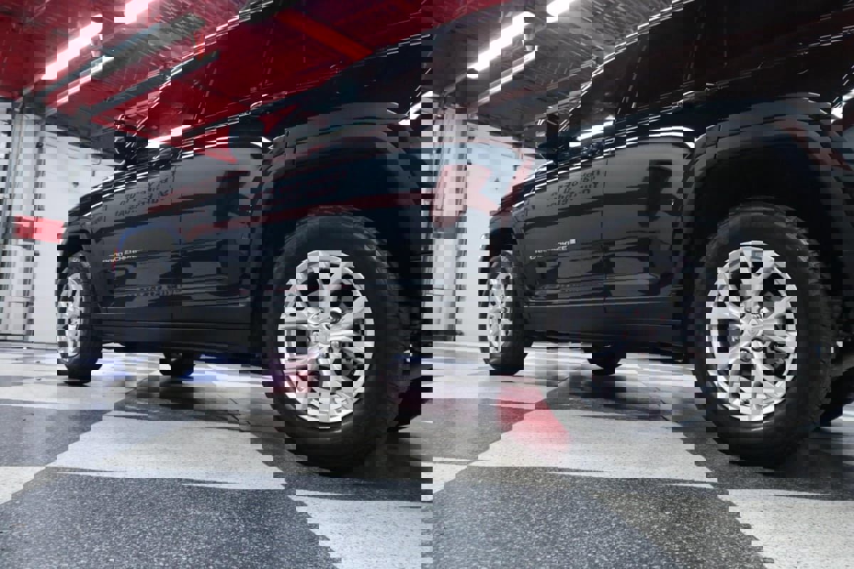 Used 2023 Jeep Grand Cherokee Limited w/ Trailer Tow Prep Group (B) image 37