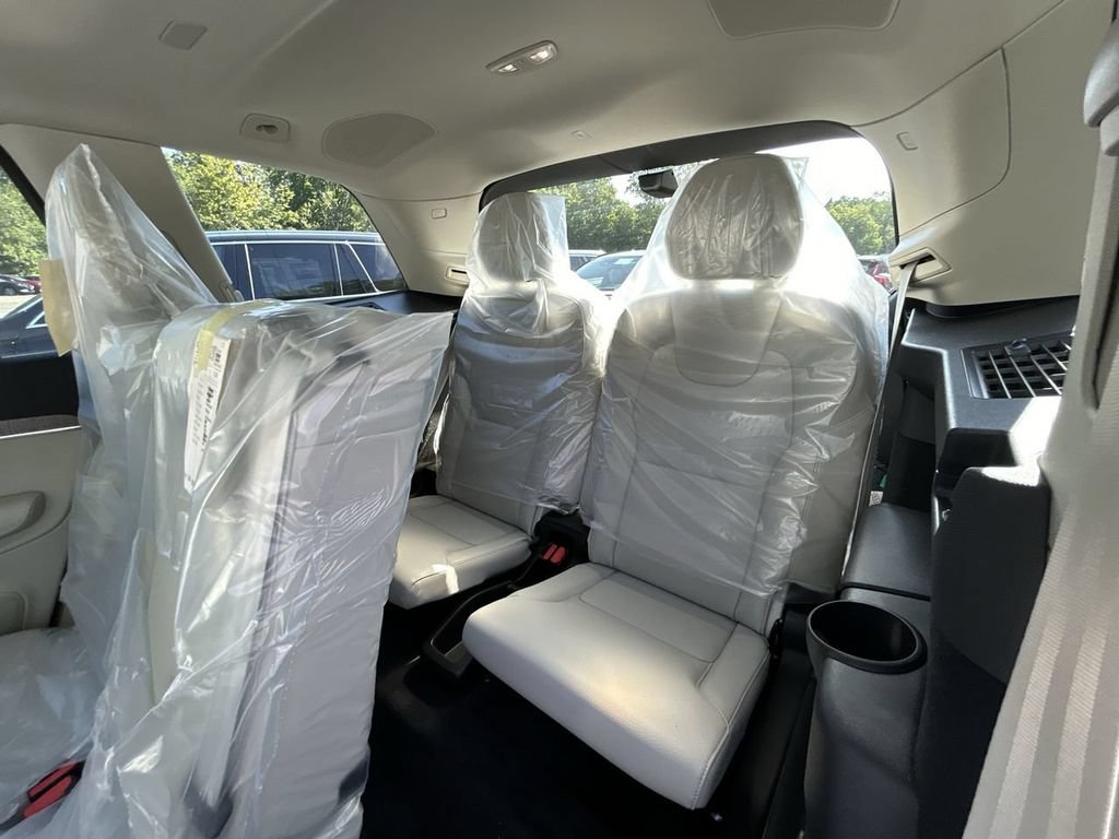 Used 2024 Volvo XC90 B6 Plus w/ Protection Package Premier AWD/4WD image 14