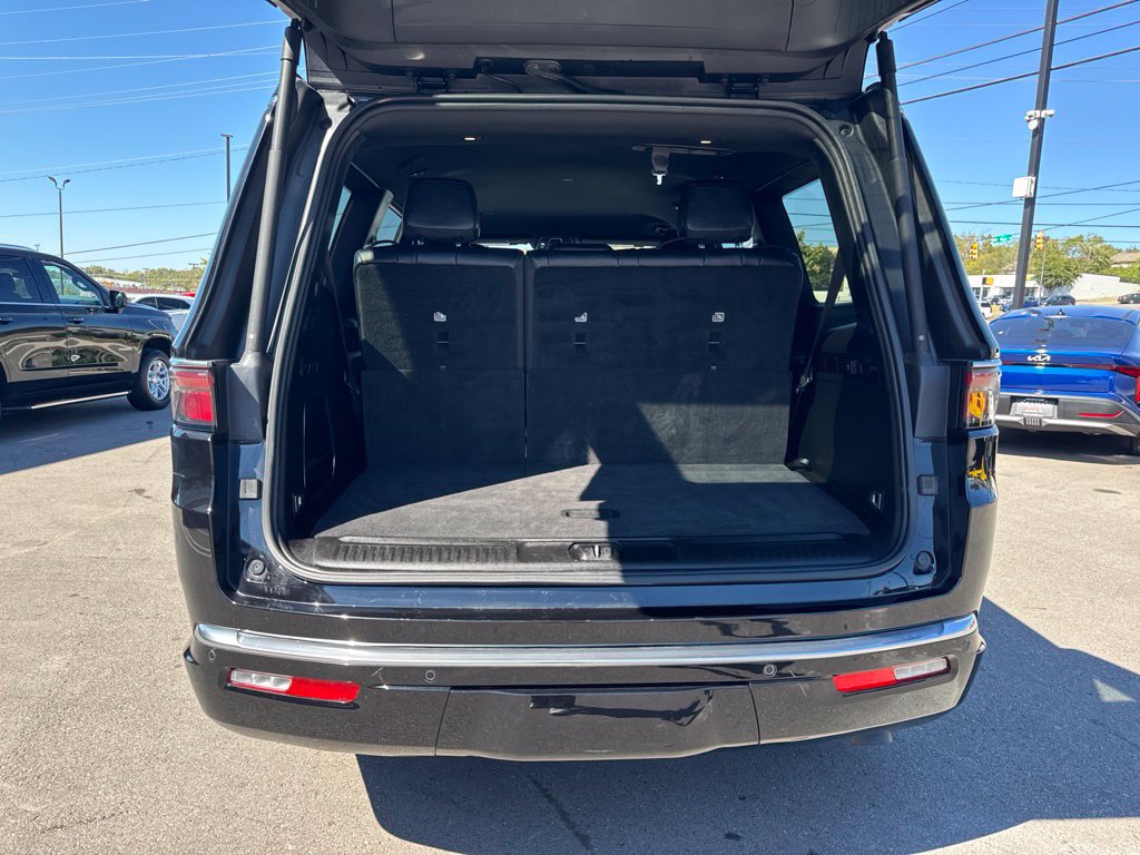 Used 2025 Jeep Wagoneer Series II AWD/4WD image 28