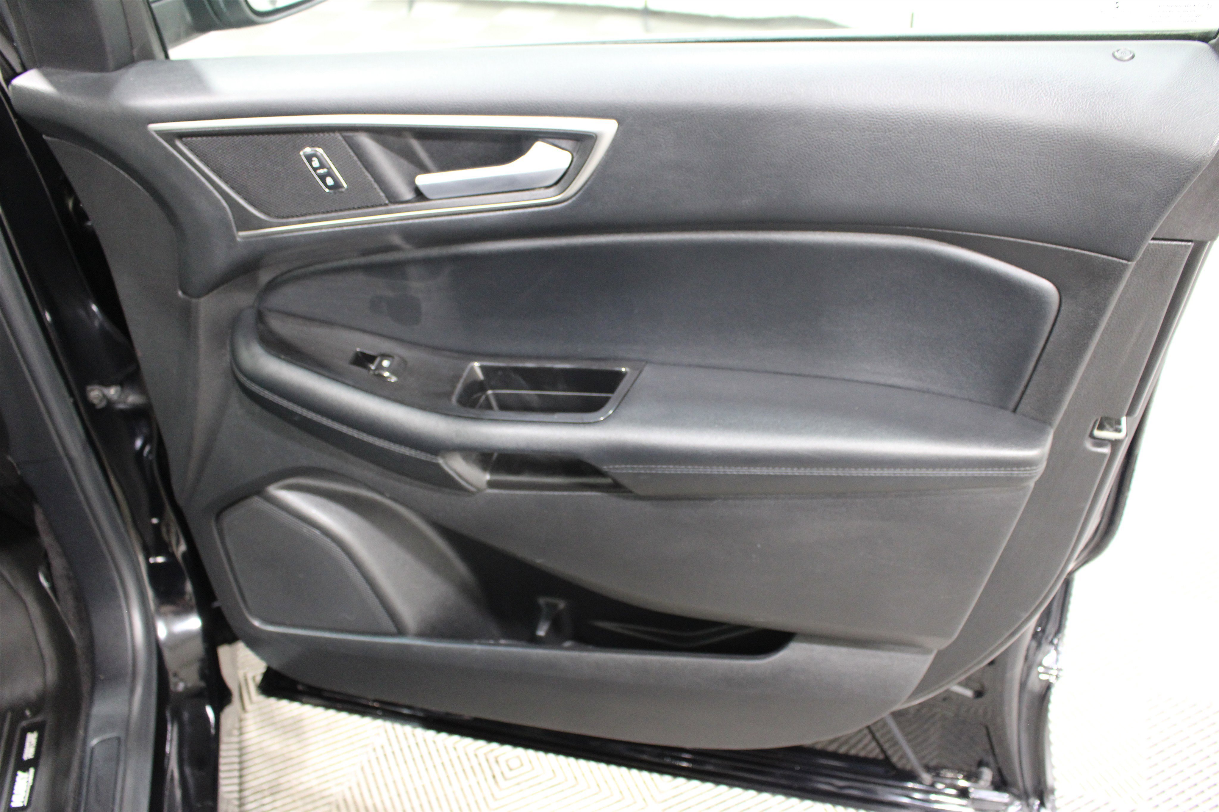 Used 2017 Ford Edge SEL w/ Equipment Group 201A FWD image 26