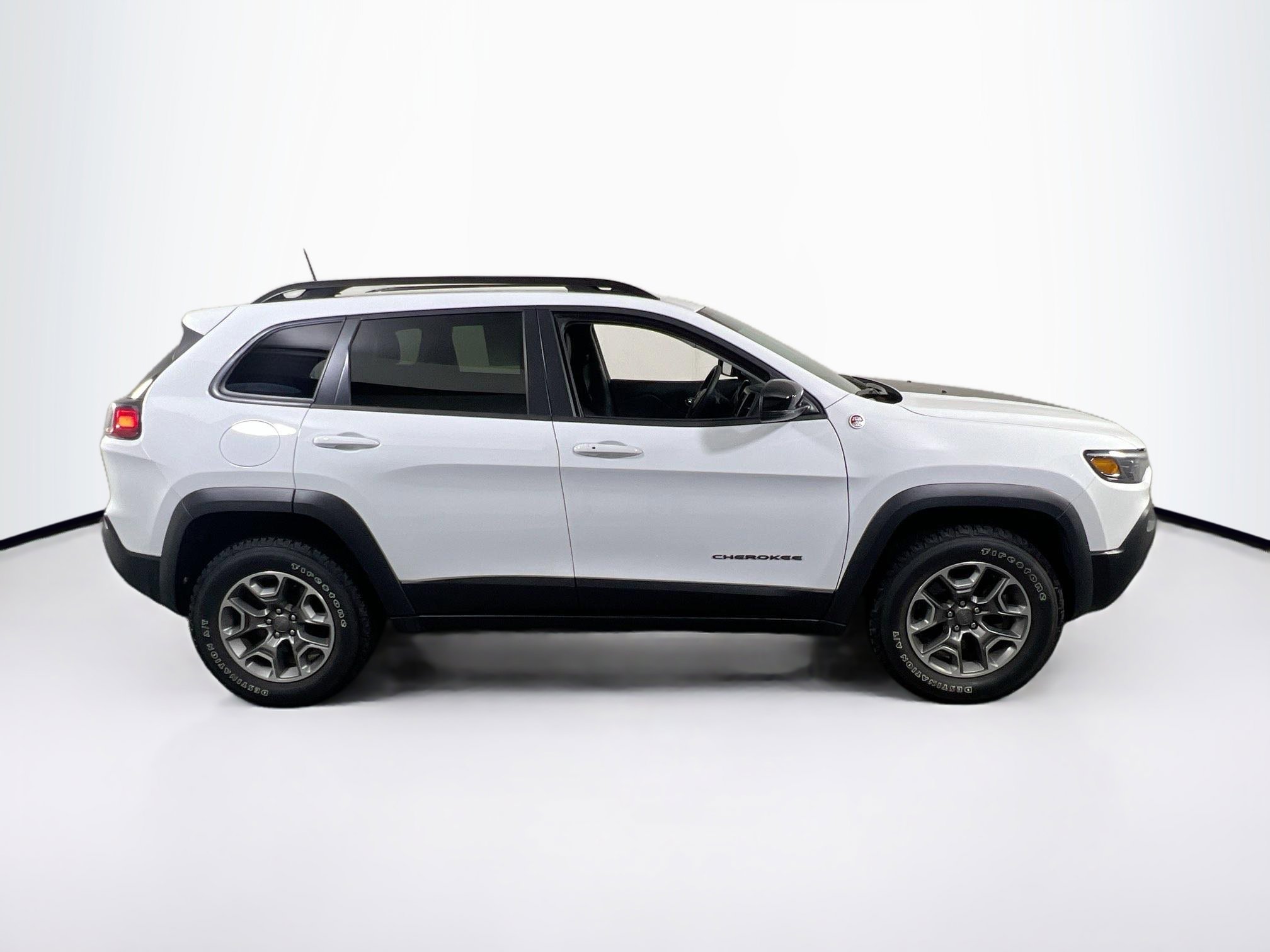 Used 2022 Jeep Cherokee Trailhawk w/ Technology Group B image 4