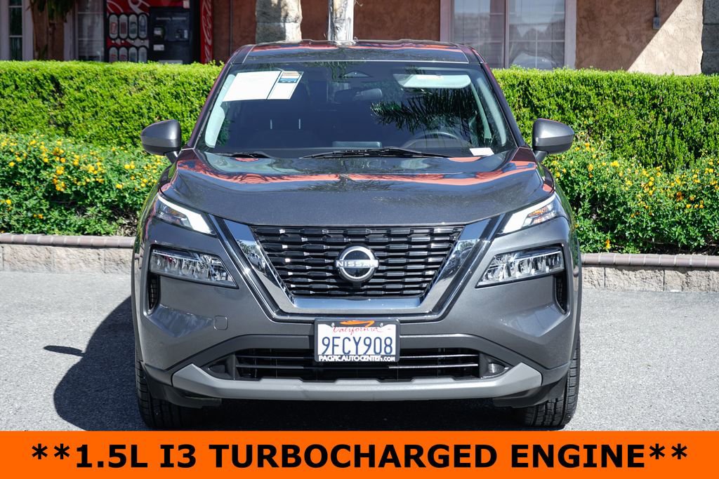 Used 2023 Nissan Rogue SV image 3