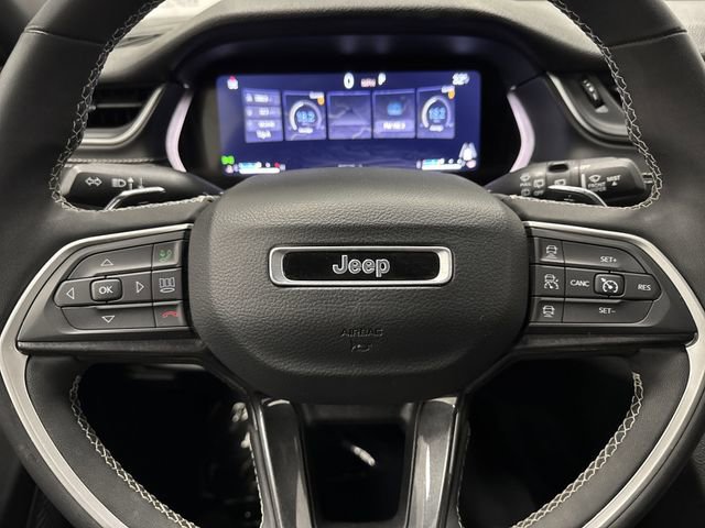 Used 2023 Jeep Grand Cherokee Altitude image 15