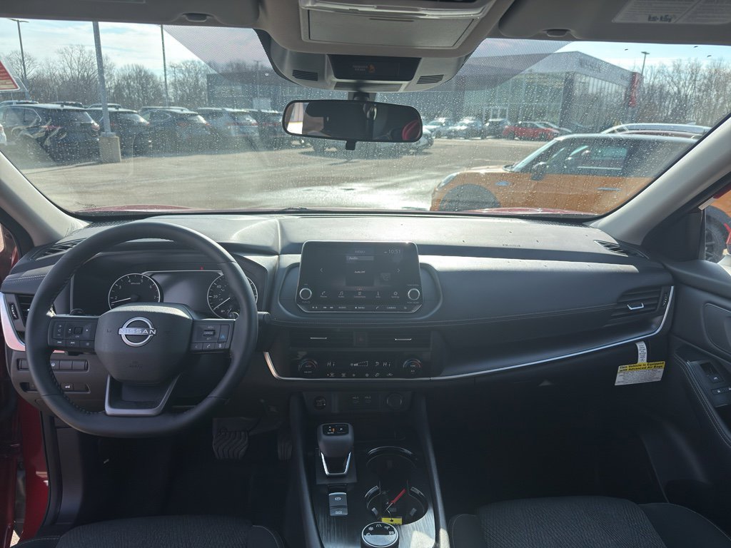 Used 2025 Nissan Rogue SV image 27