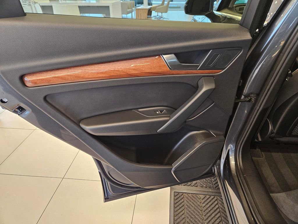 Used 2023 Audi Q5 2.0T Premium w/ Convenience Package image 26