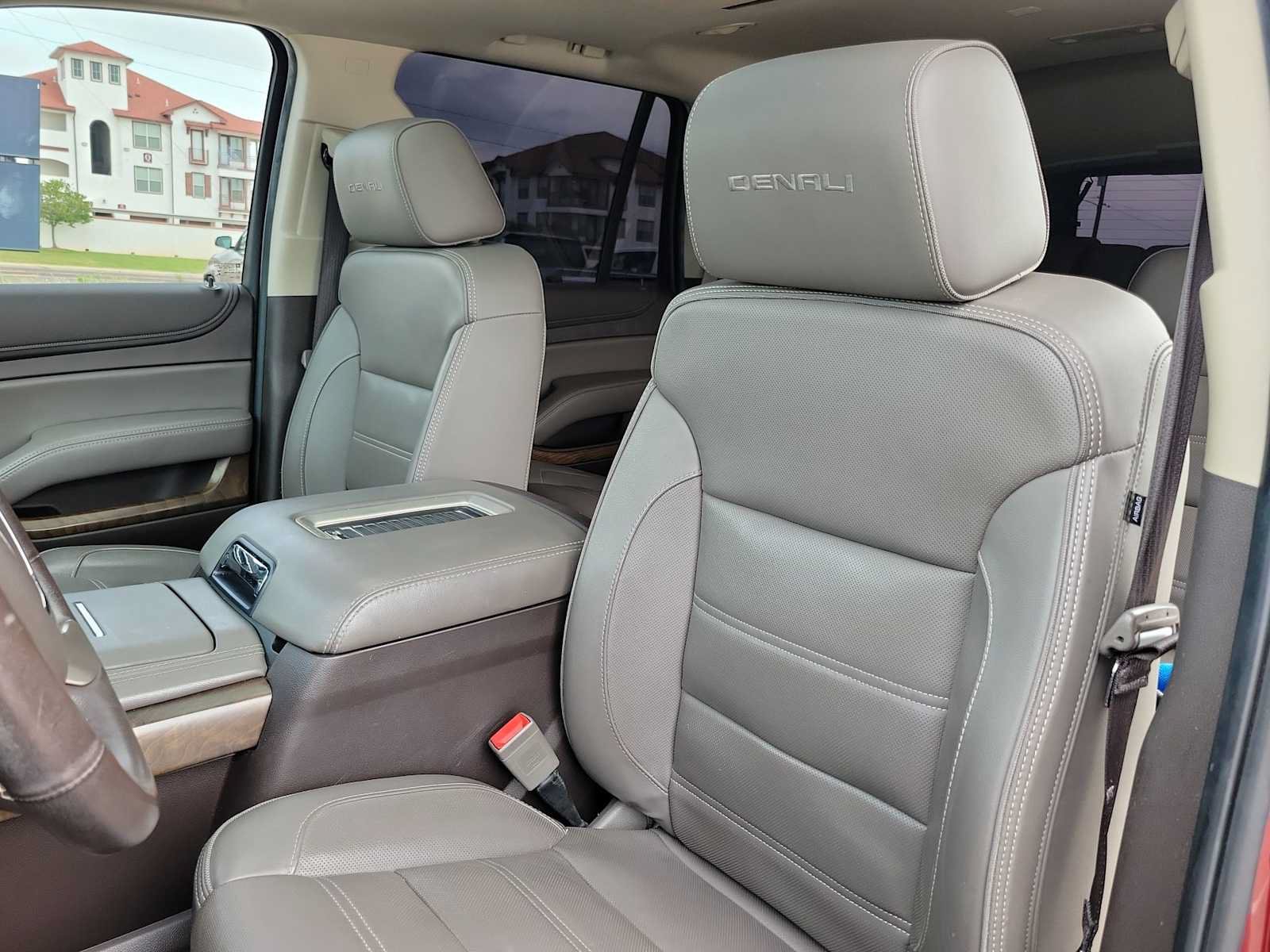 Used 2019 GMC Yukon Denali RWD image 15