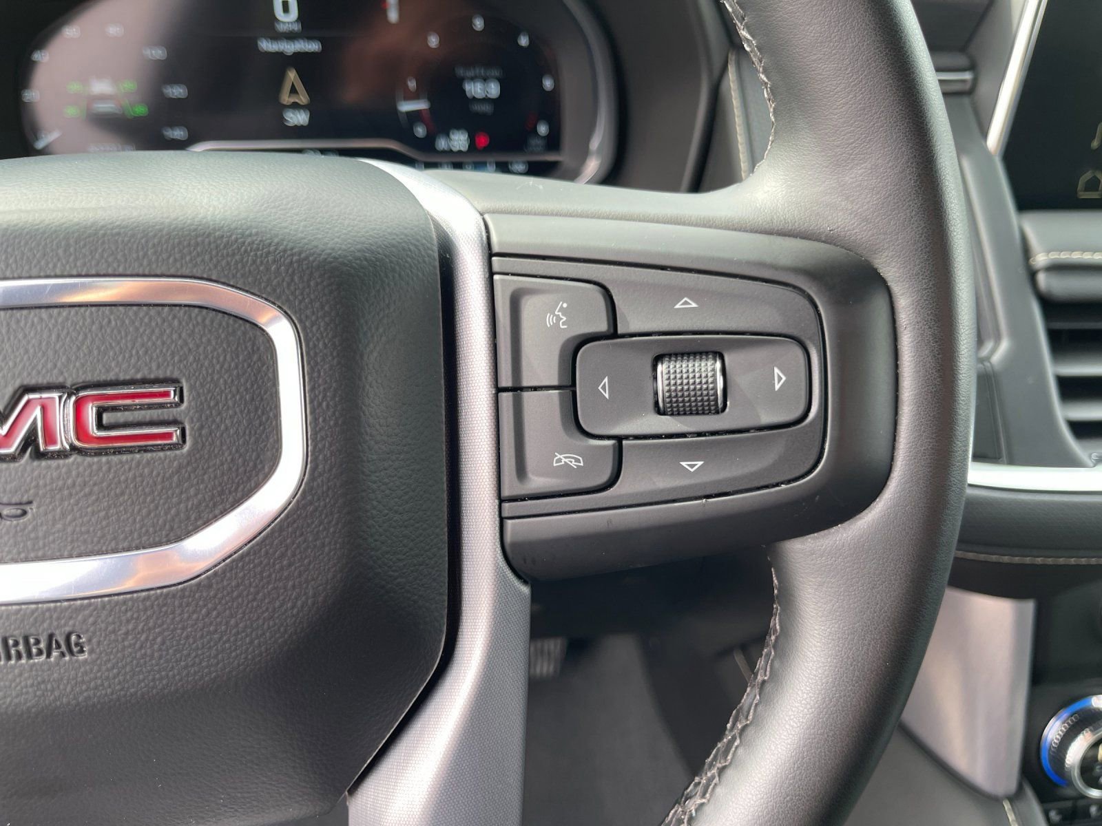 Used 2024 GMC Yukon SLT image 29