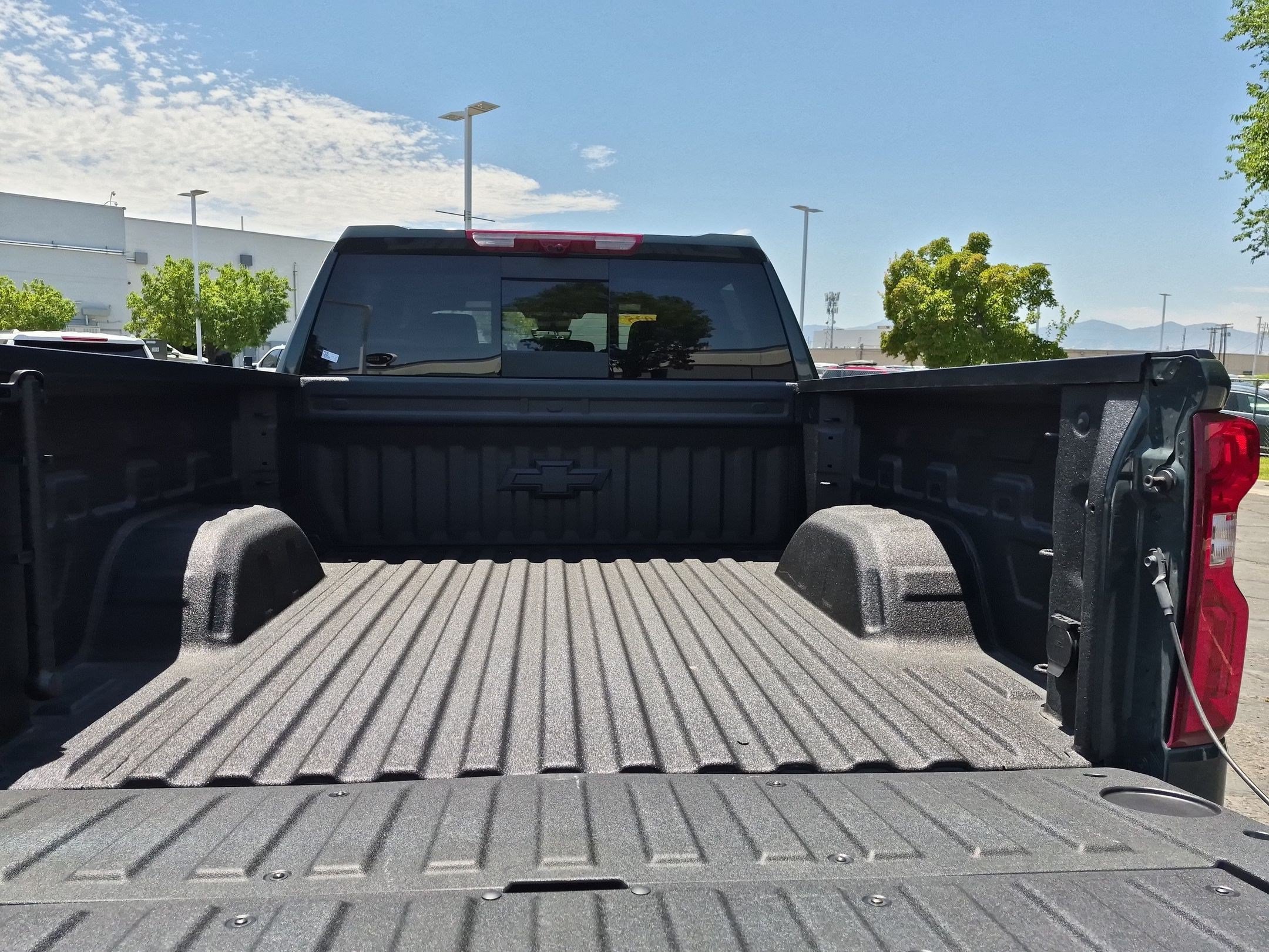 Used 2025 Chevrolet Silverado 1500 ZR2 w/ Technology Package AWD/4WD image 31