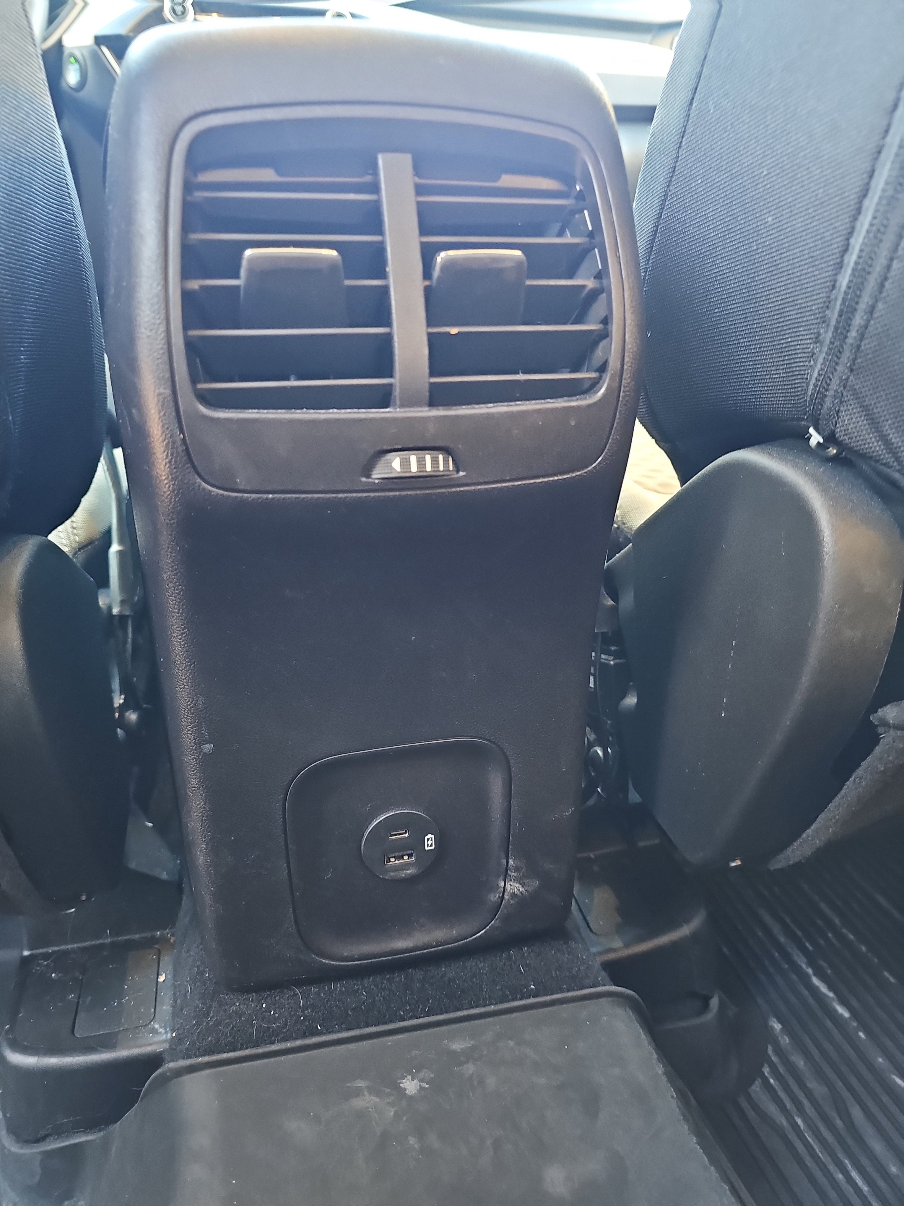 Used 2022 Ford Escape SE w/ SE Sport Appearance Package image 14