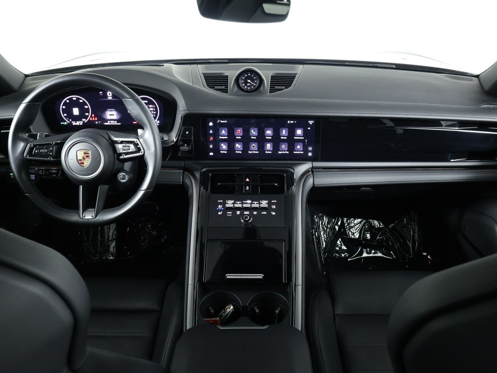 Certified 2024 Porsche Panamera RWD image 11