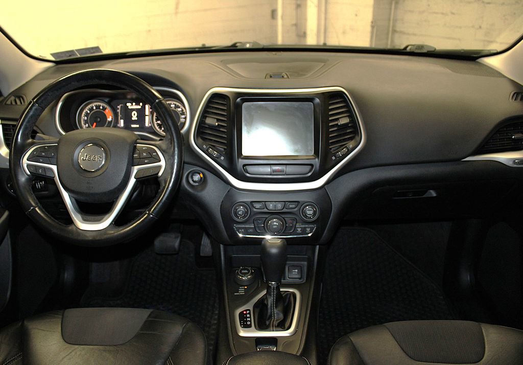 Certified 2018 Jeep Cherokee Latitude Plus w/ Cold Weather Group AWD/4WD image 9