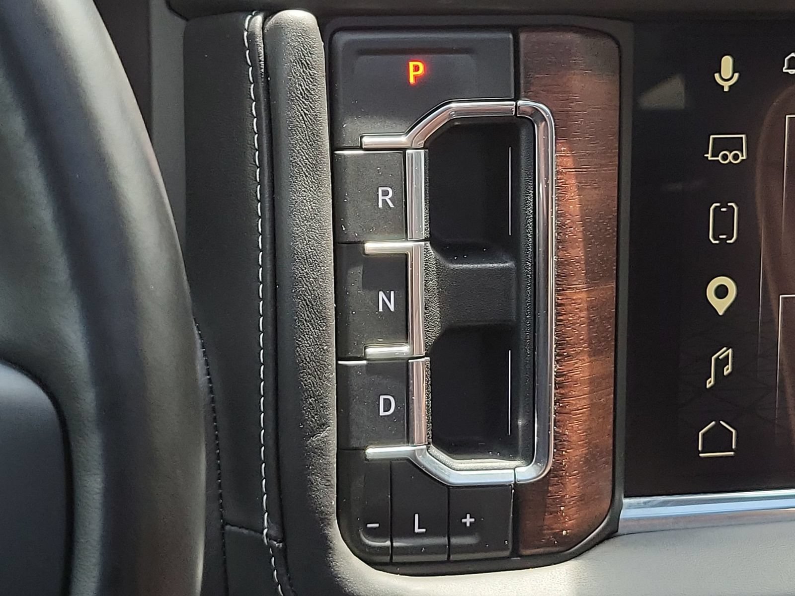 Used 2024 GMC Yukon Denali Ultimate AWD/4WD image 15