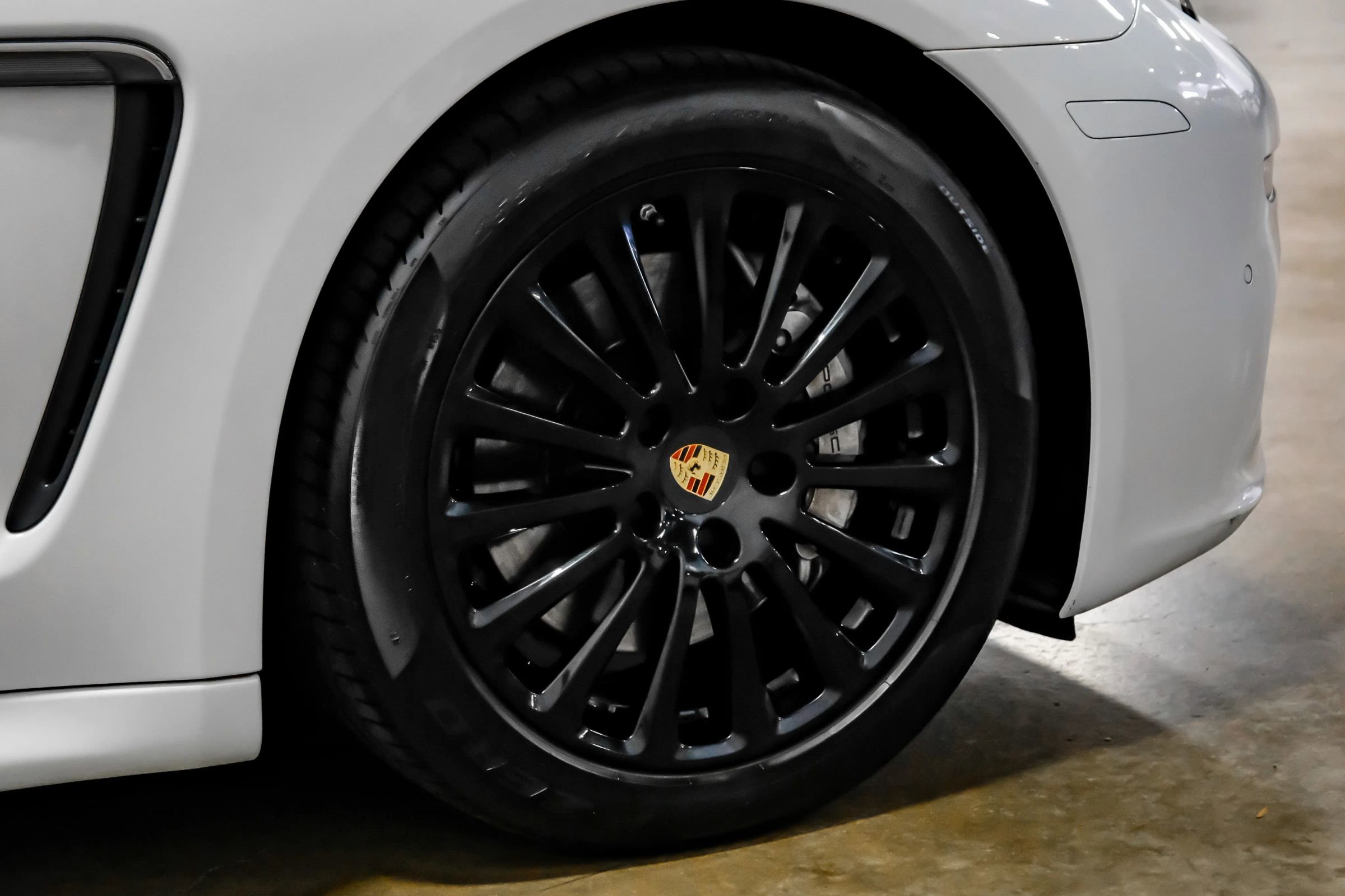 Used 2014 Porsche Panamera S image 35