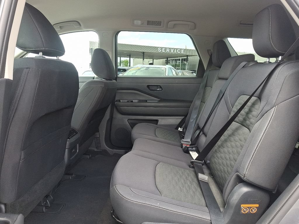 Used 2024 Nissan Pathfinder SV FWD image 10