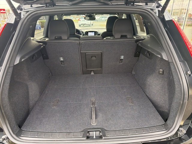 Certified 2025 Volvo XC40 B5 Plus image 11