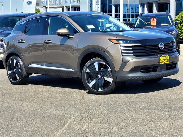 New 2025 Nissan Kicks SR w/ SR Premium Package