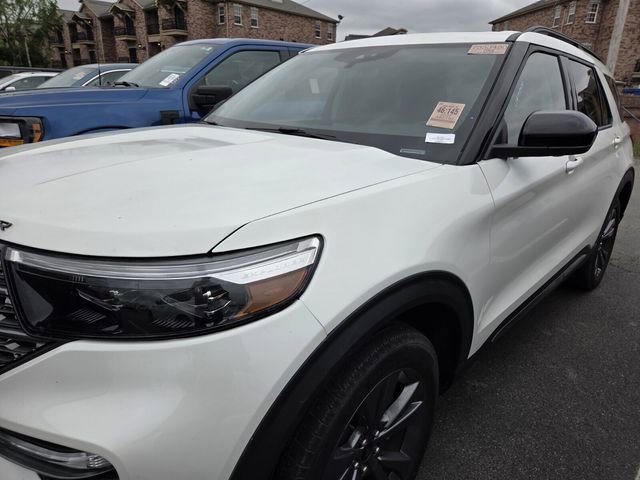 Used 2022 Ford Explorer XLT w/ Equipment Group 202A image 4