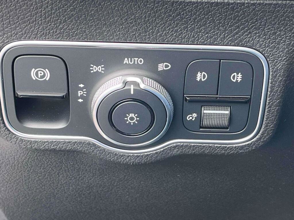 New 2026 Mercedes-Benz GLB 250 4MATIC image 31