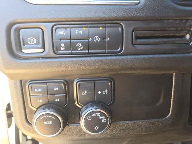 Used 2023 Chevrolet Suburban Premier AWD/4WD image 11