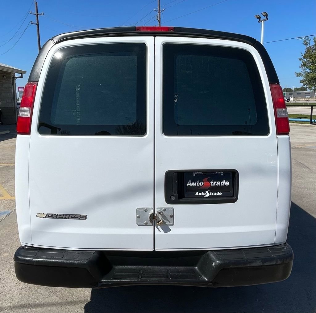 Used 2017 Chevrolet Express 2500 Extended image 10