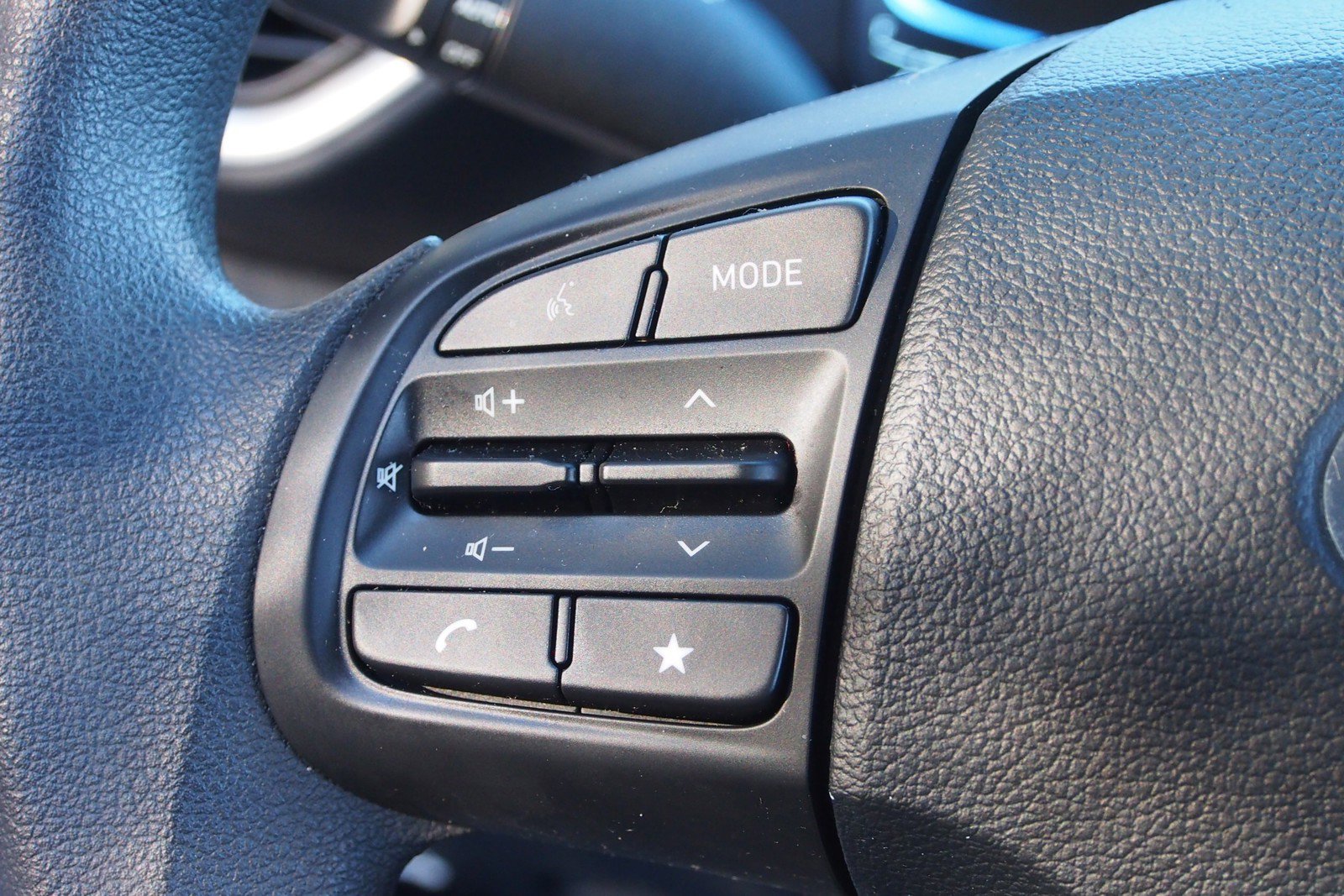 Used 2025 Hyundai Venue SE image 22