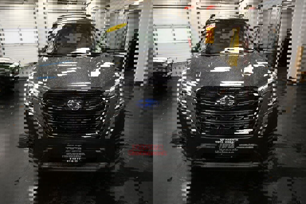 Used 2022 Subaru Forester Base image 2