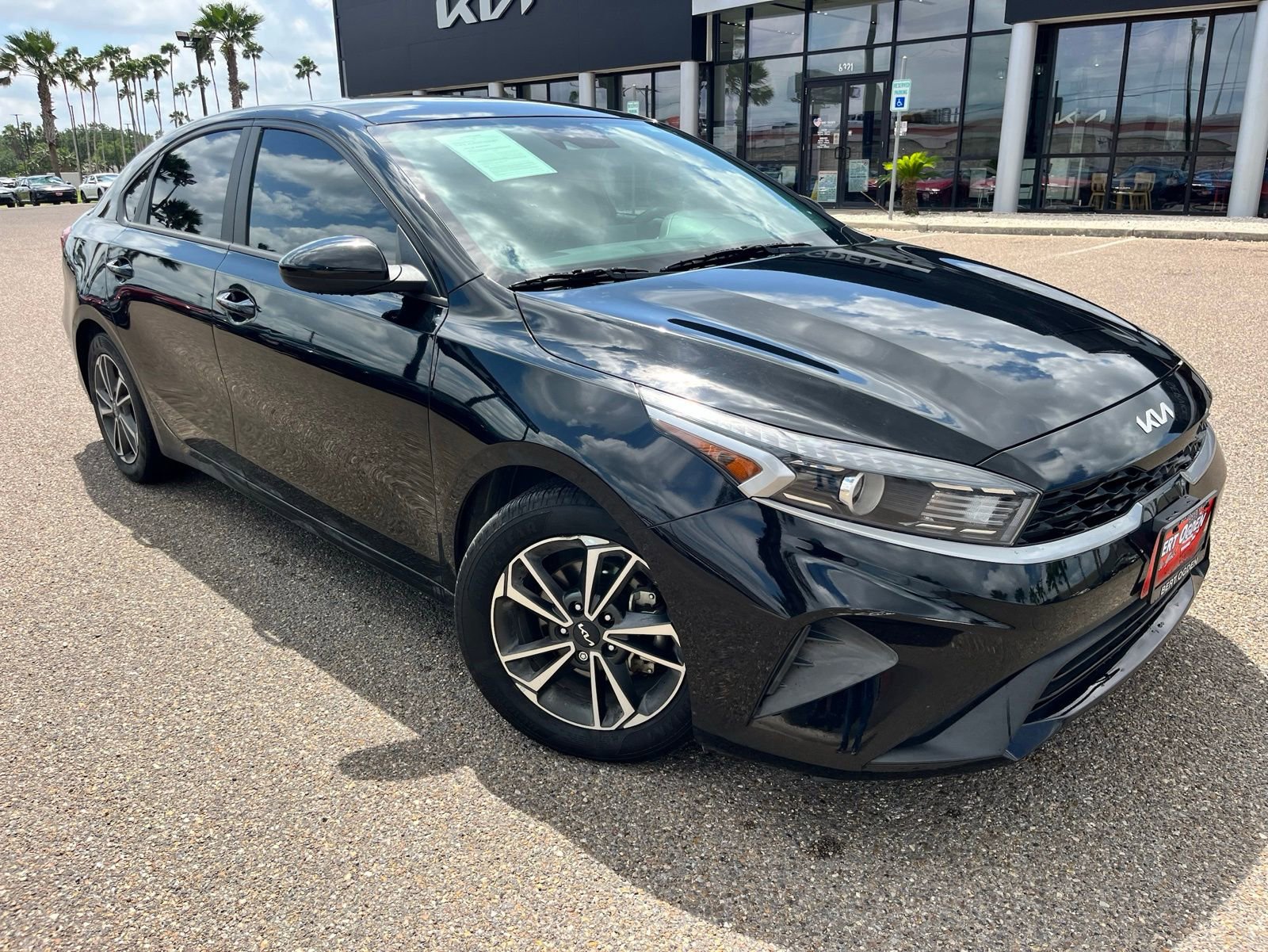 Used 2023 Kia Forte LXS FWD image 1