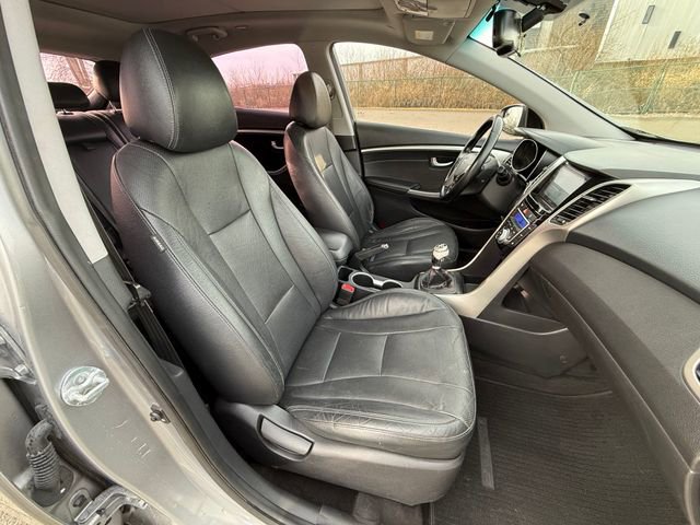 Used 2014 Hyundai Elantra GT w/ Option Group 03 image 13