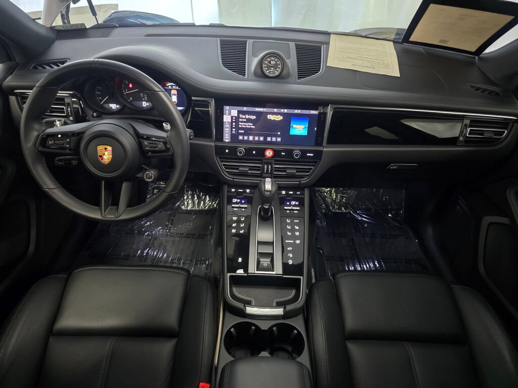 Certified 2026 Porsche Macan AWD/4WD image 18