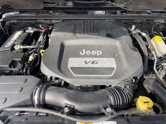 Used 2015 Jeep Wrangler Sahara w/ Connectivity Group AWD/4WD image 30