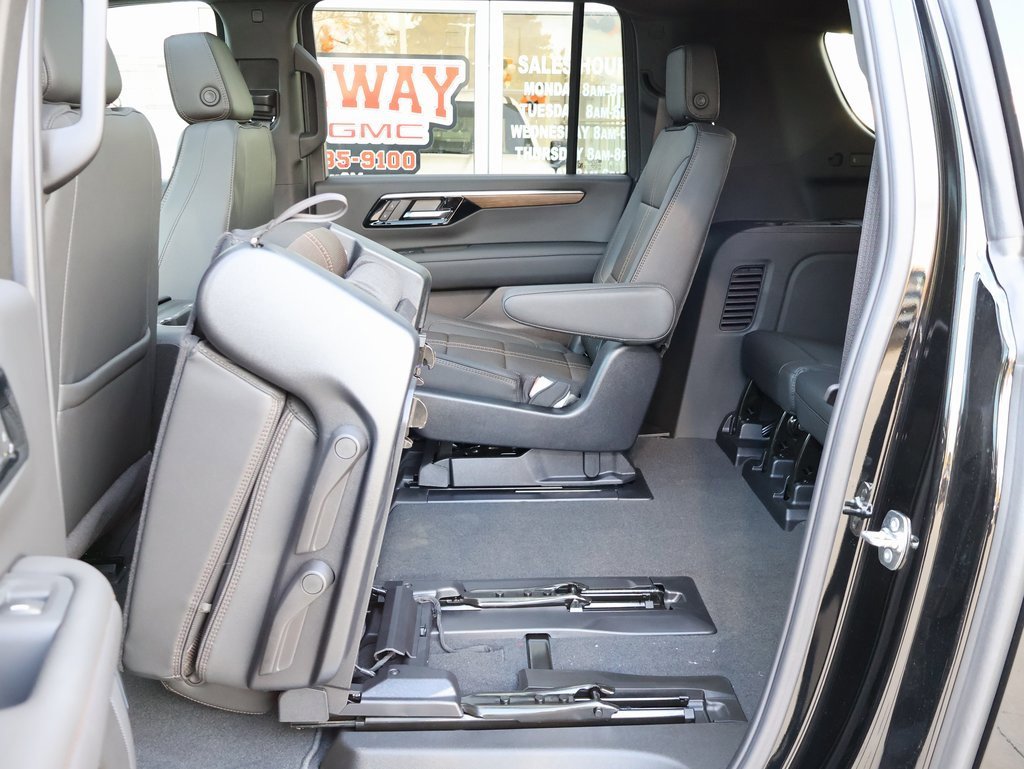 New 2025 Chevrolet Suburban High Country image 32