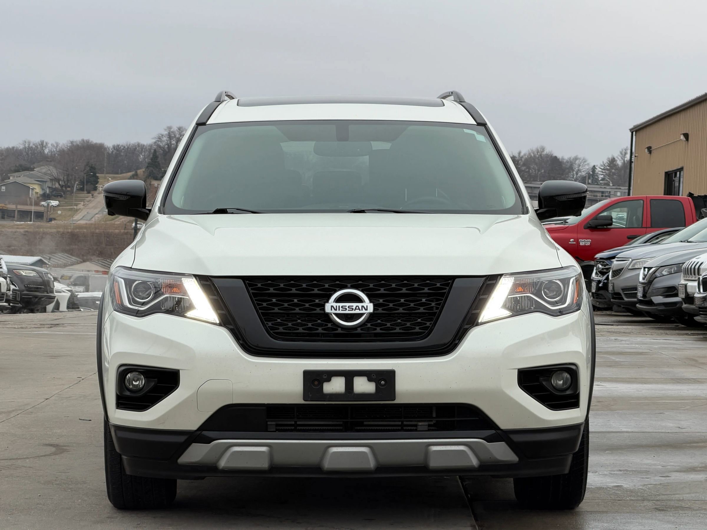 Used 2020 Nissan Pathfinder SL image 3