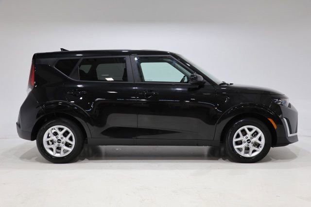 Used 2025 Kia Soul LX FWD image 9