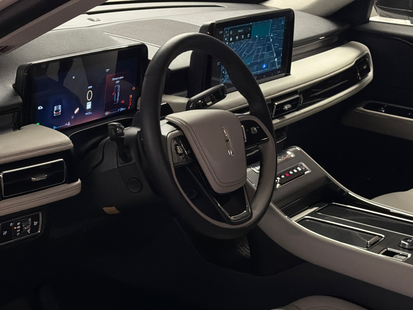 New 2027 Lincoln Aviator AWD image 17