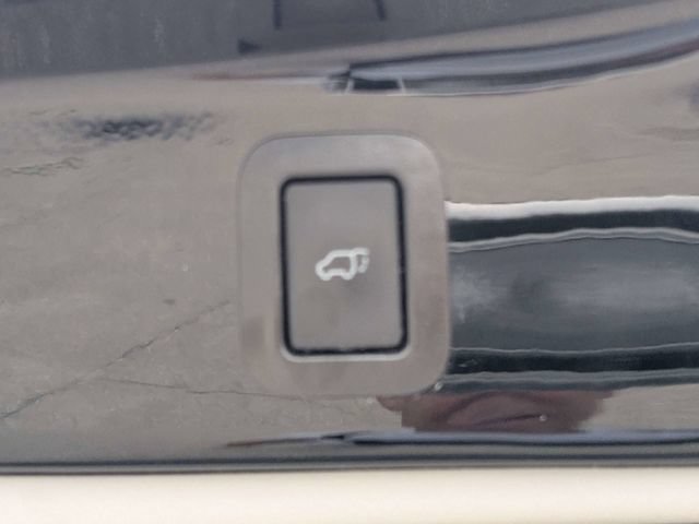 Used 2018 Toyota Highlander Limited FWD image 13