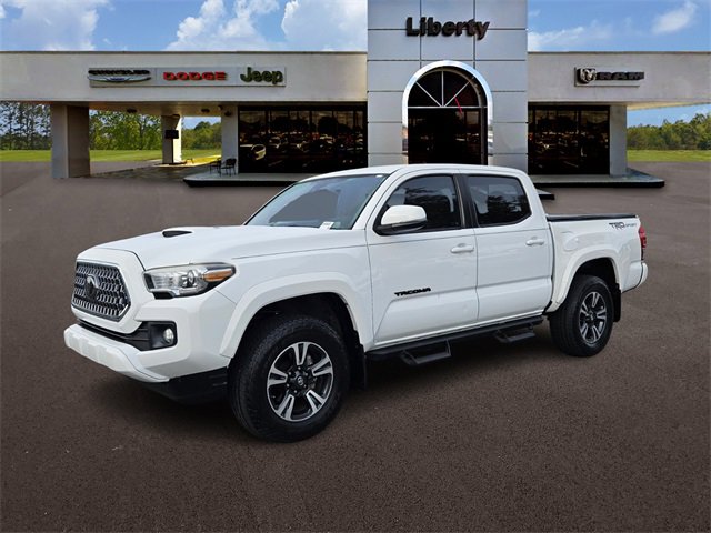 Used 2019 Toyota Tacoma TRD Sport image 2