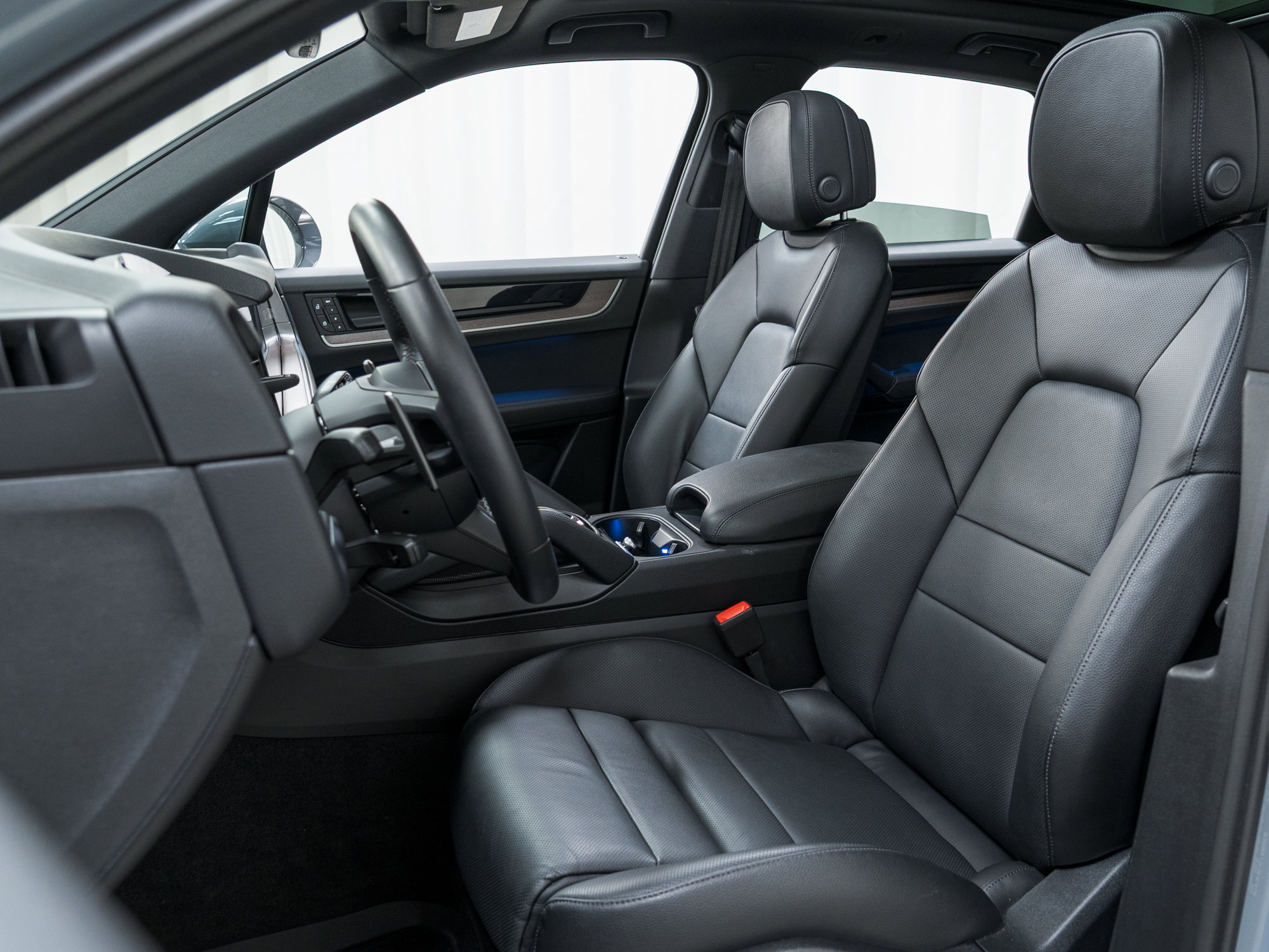 Certified 2025 Porsche Cayenne image 16