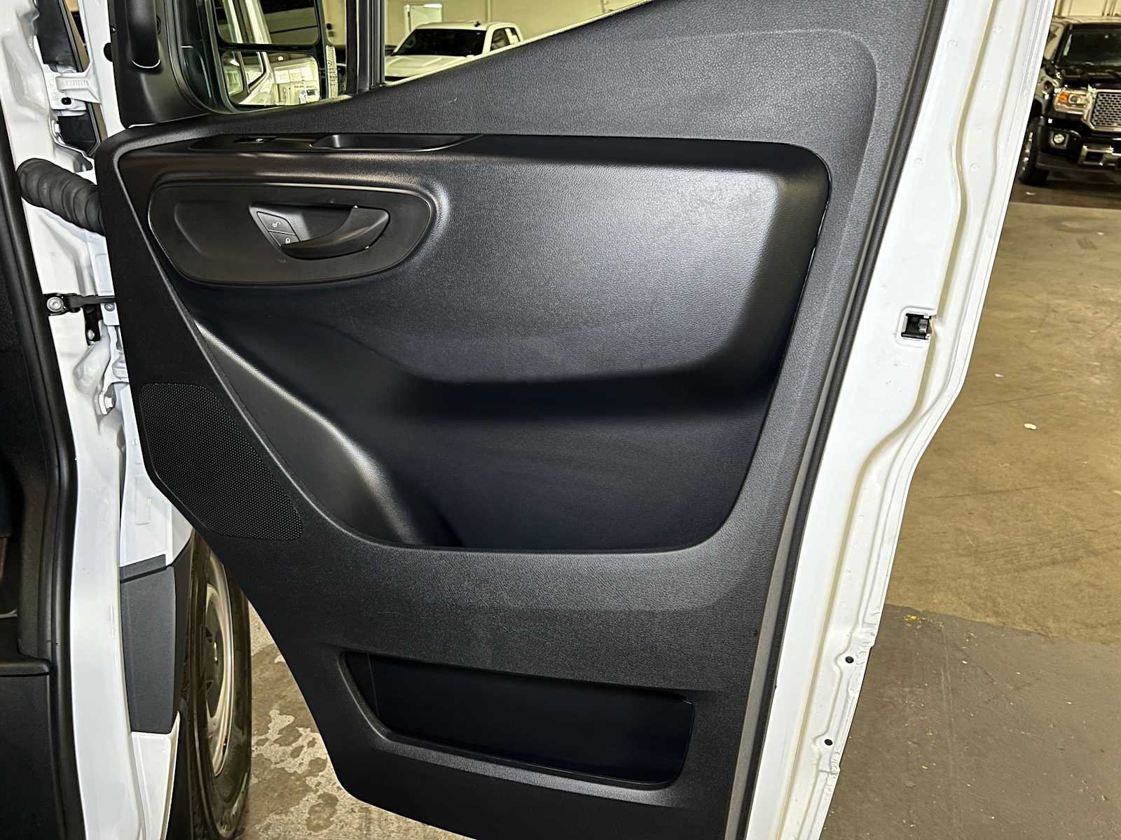 Used 2025 Mercedes-Benz Sprinter 2500 image 9