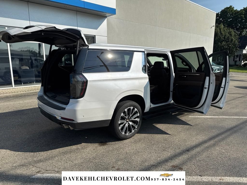 Used 2025 Chevrolet Suburban High Country AWD/4WD image 35
