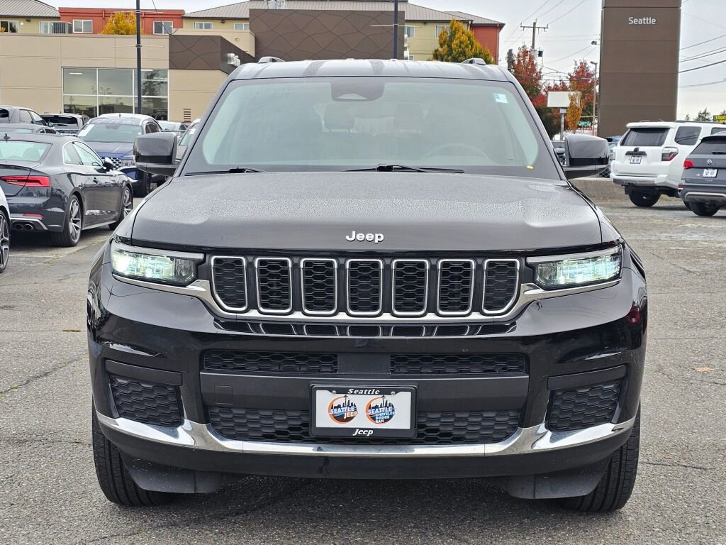 Used 2023 Jeep Grand Cherokee L Laredo image 3