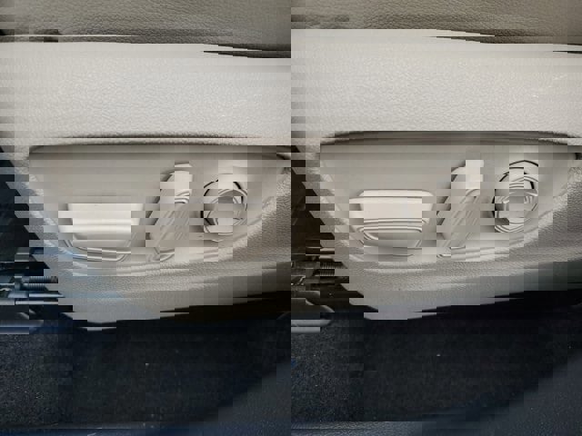 Used 2023 Toyota Highlander XLE image 14