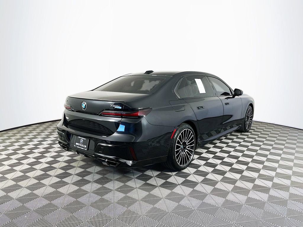 Used 2024 BMW 760i xDrive image 9