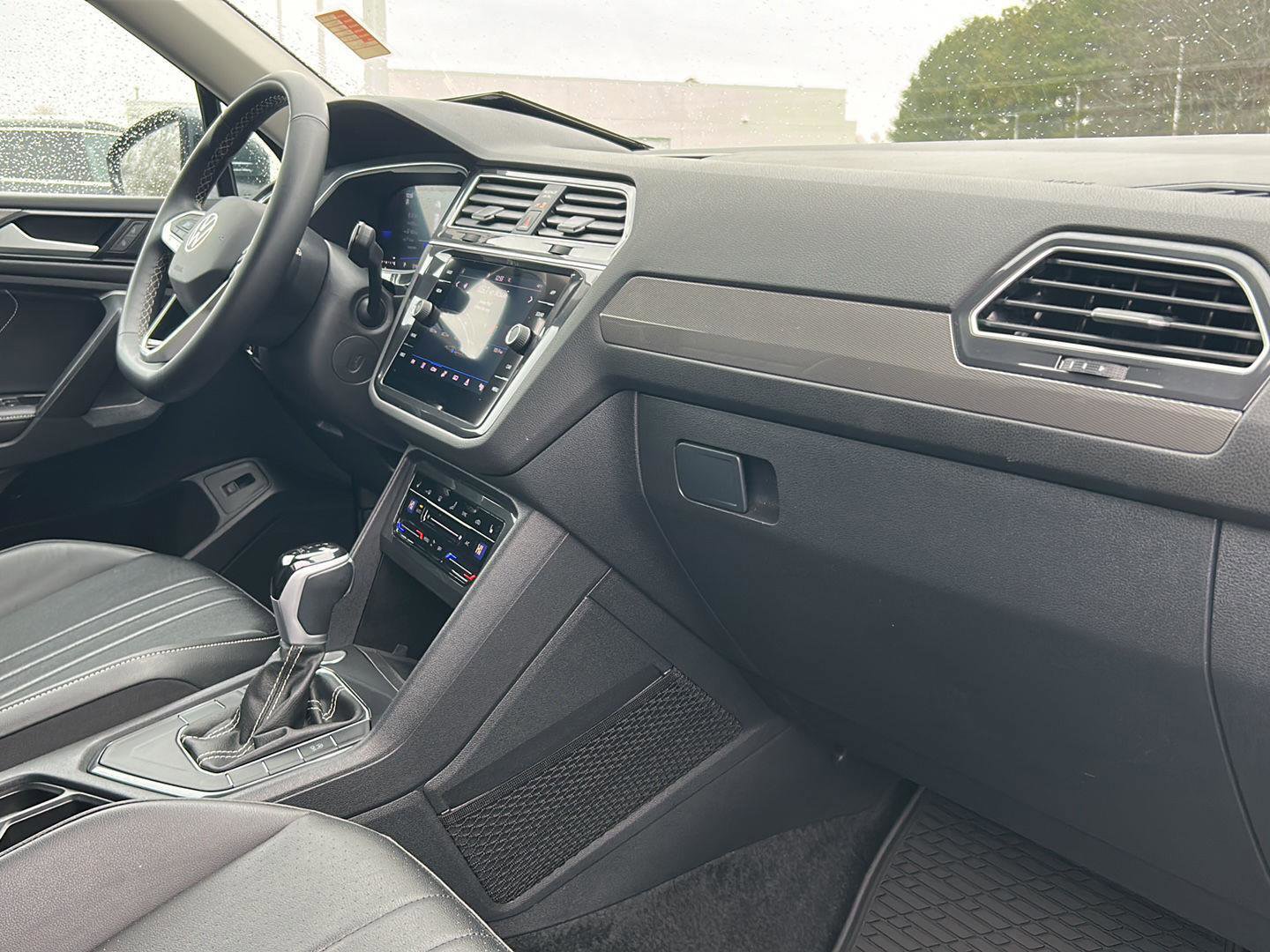 Used 2024 Volkswagen Tiguan SE image 22