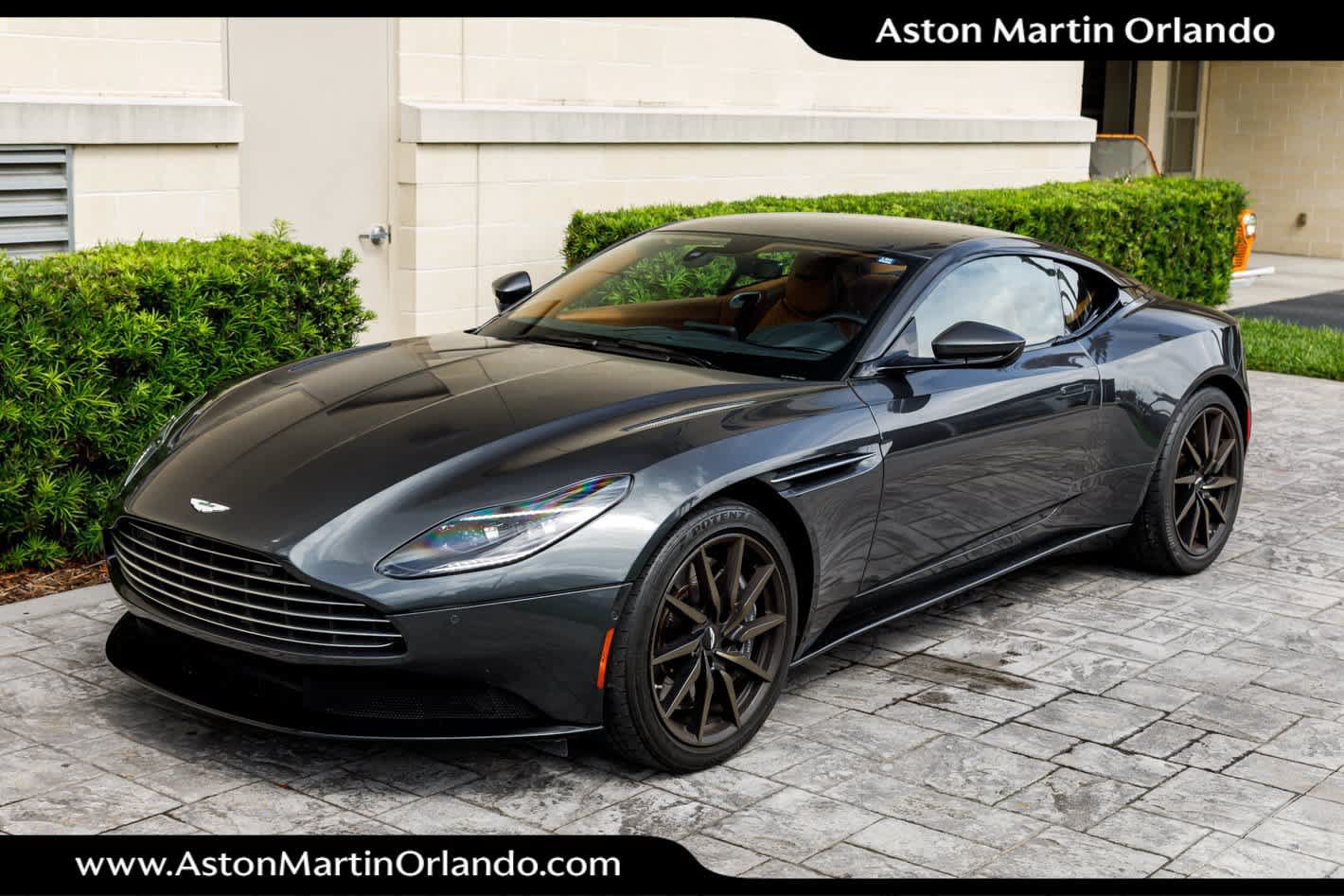 Used 2022 Aston Martin DB11 Coupe RWD image 32