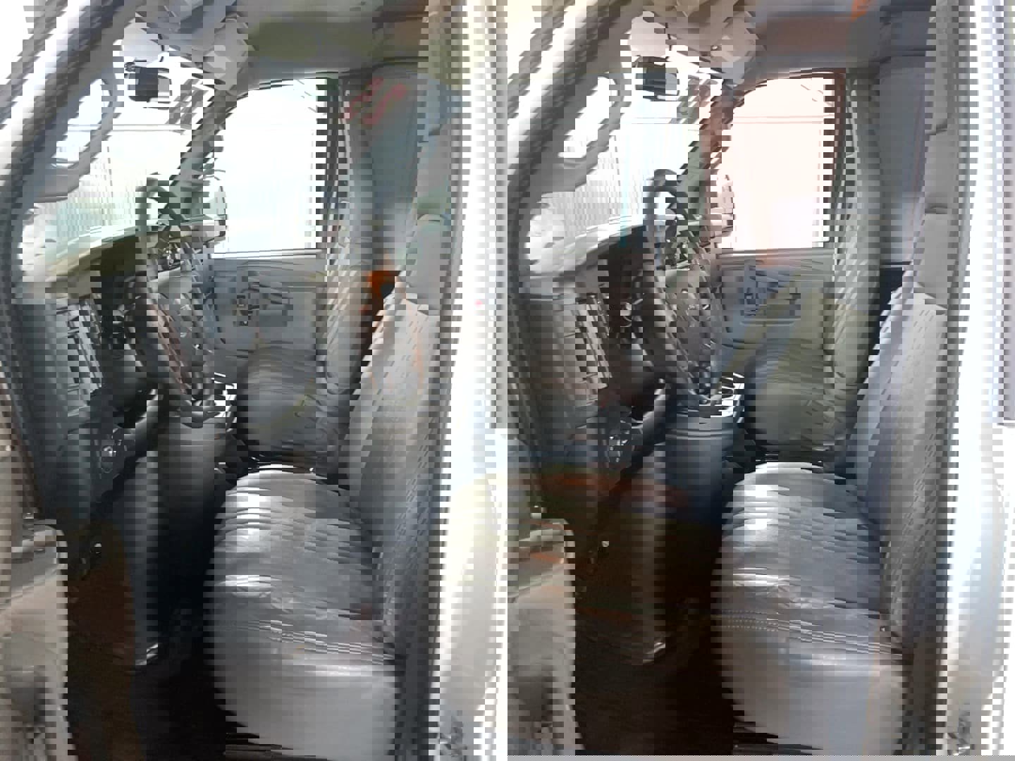 Used 2025 GMC Savana 3500 Extended RWD image 8